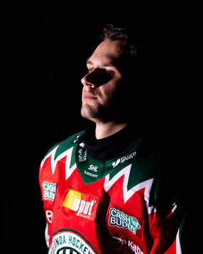 Frölundas Linus Nässen innan ishockeymatchen i SHL mellan