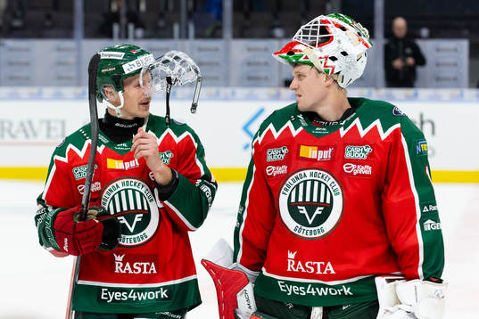 Frölundas Max Friberg och målvakt Lars Johansson