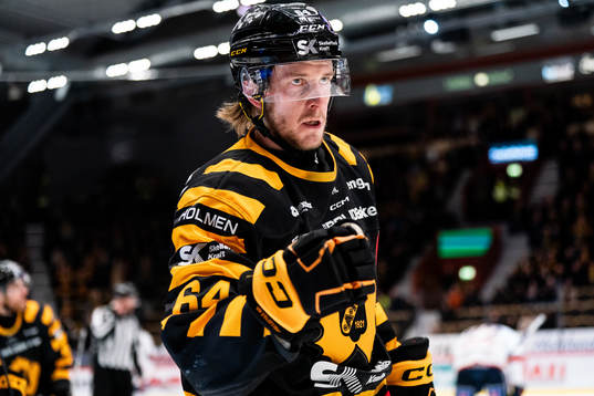 Skellefteås Jonathan Pudas jublar