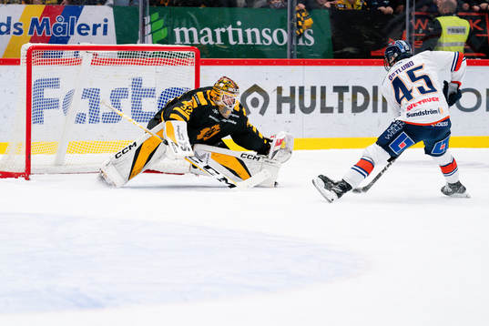Skellefteås målvakt Linus Söderström och Växjös Noah