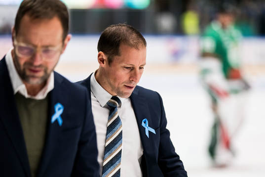 Rögles tränare Cam Abbott deppar