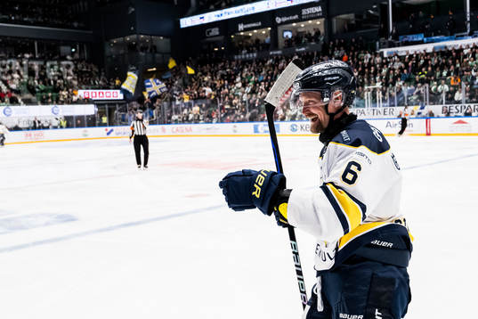 HV71s Anton Strålman jublar