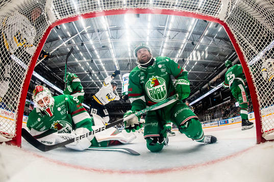 Rögles målvakt Petr Kvaca och Thomas Grégoire deppar