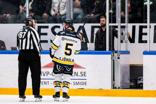HV71s Victor Sjöholm blir utvisad