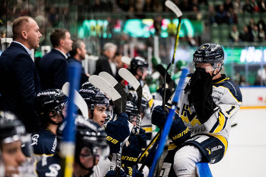 HV71s Simon Önerud deppar