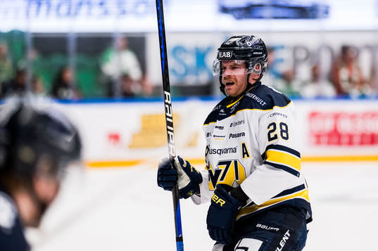 HV71s Joonas Nättinen lämnar planen