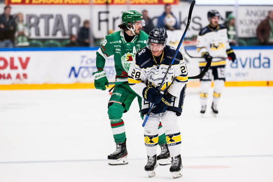 HV71s Joonas Nättinen lämnar planen