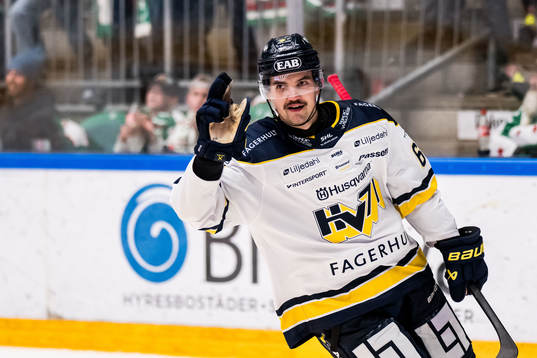 HV71s Oliwer Kaski jublar
