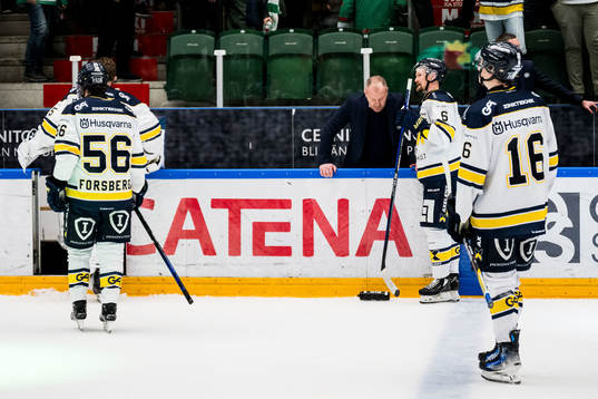 HV71s tränare Johan Lindbom och Anton Strålman deppar