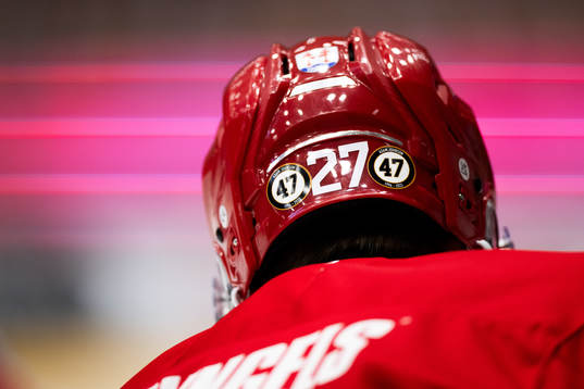 Timråspelarna hyllar Adam Johnsons bortgång med ett