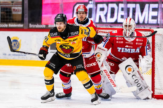 Luleås Brendan Shinnimin och Timrås Joonas Lyytinen