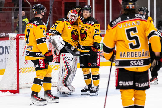 Luleås målvakt Joel Lassinantti och Brendan Shinnimin