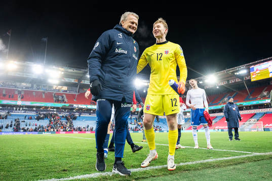 Goalkeeper coach Frode Grodås and goalkeeper Mathias