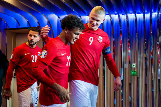 Oscar Bobb and Erling Braut Haaland of Norway at half-time