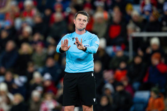 Referee Vilhjalmur Thorarinsson