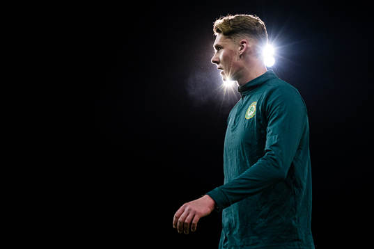 Connor O'Riordan of Ireland warms up