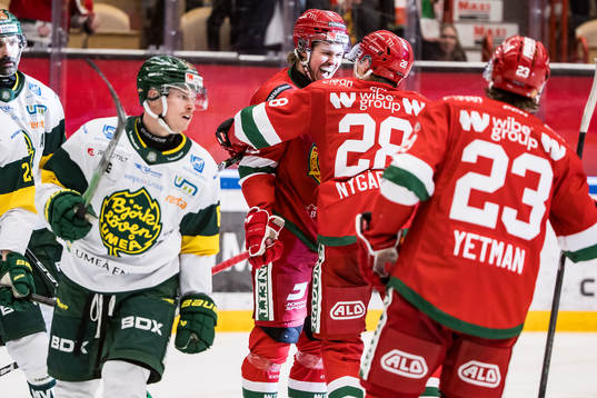 Moras Måns Carlsson jublar