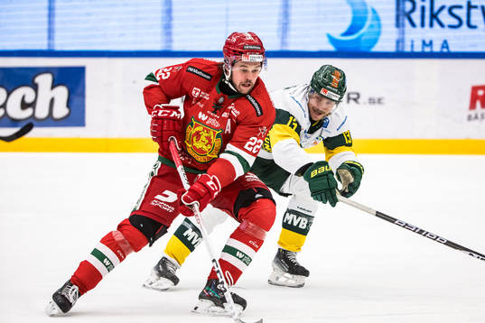 Moras Måns Carlsson och Björklövens Liam Dower Nilsson