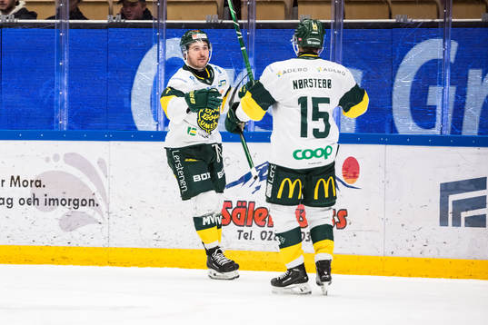 Björklövens Nicholas Schilkey jublar