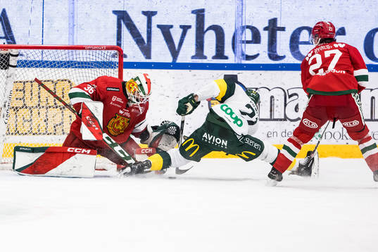 Moras målvakt Waltteri Ignatjew och Björklövens Myles