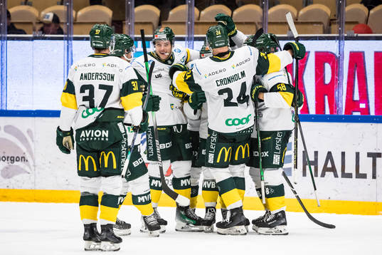 Björklövens spelarna jublar