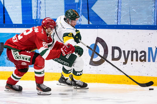 Moras Roope Laavainen och Björklövens Myles Powell