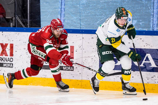 Moras Roope Laavainen och Björklövens Myles Powell