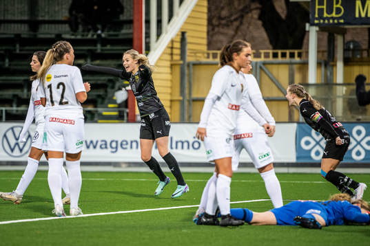 Umeås Tyra Eriksén jublar