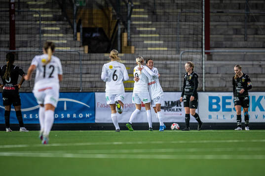 Brommapojkarnas Ellen Michelsson och Sirelle Maroutian
