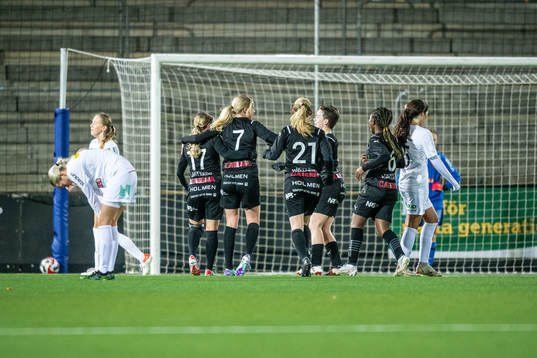 Umeås Tyra Eriksén jublar