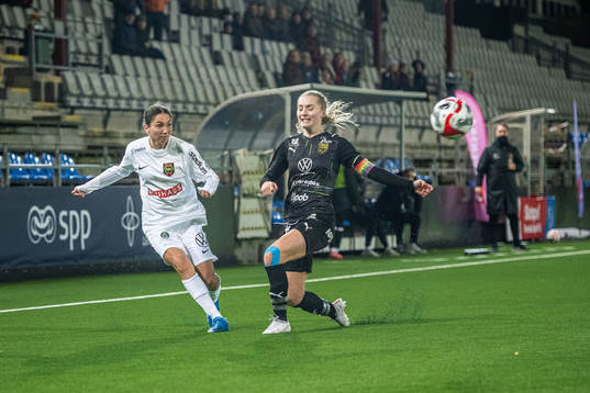Brommapojkarnas Sirelle Maroutian och Umeås Julia Elin