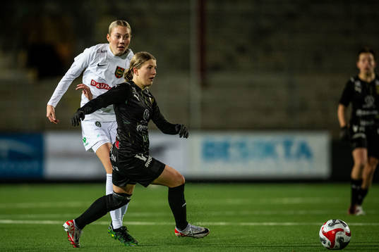 Brommapojkarnas Ellen Michelsson och Umeås Stina Andersson