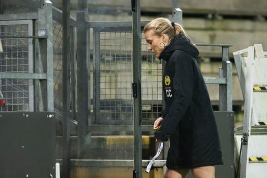 Hammarbys Smilla Holmberg med en skada