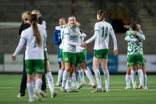Hammarbys spelare jublar