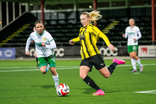Hammarbys Josefine Gualtieri Göras och Häckens Alexandra