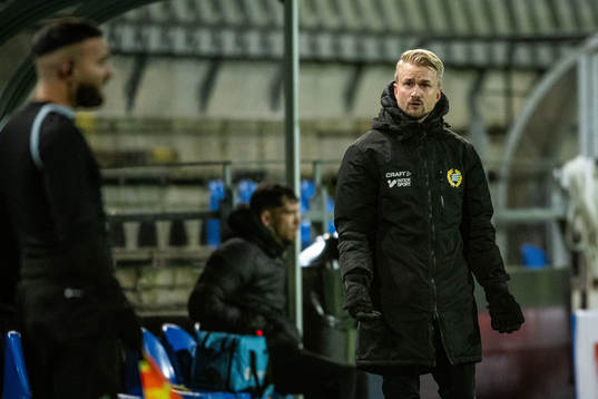 Hammarbys tränare Pierre Fondin reagerar