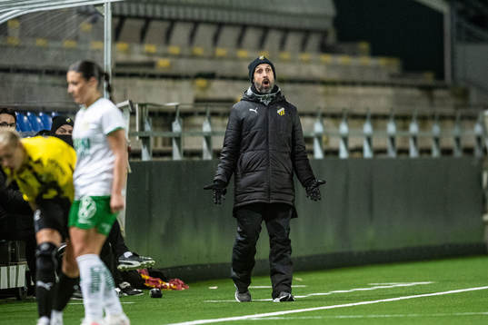 Häckens tränare Patrick Migas reagerar