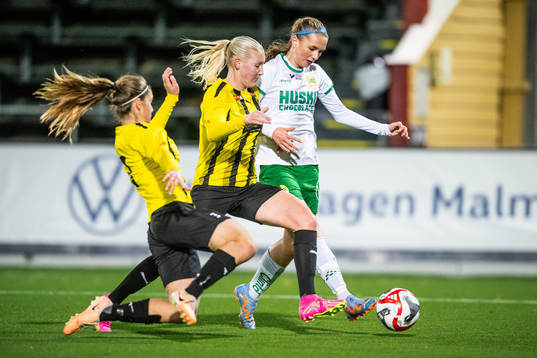 Häckens Alexandra Larsson och Hammarbys Carmen Cernjul