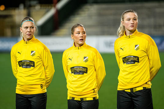 Häckens Matilda Larsson, Novalie Jensen och Alexandra