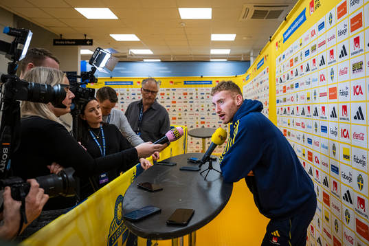 Bläddra bland fler bilder av Football, UEFA Euro Qualifier, Sweden, Mixed Zone