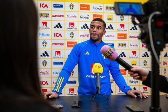 Isak Hien of the Swedish national football team in a mixed