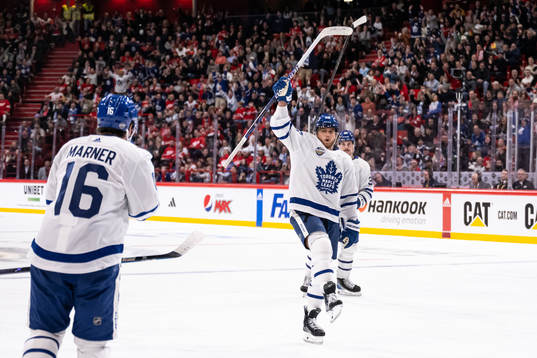 William Nylander of Toronto Maple Leafs celebrates the 2-2