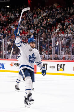 William Nylander of Toronto Maple Leafs celebrates the 2-2