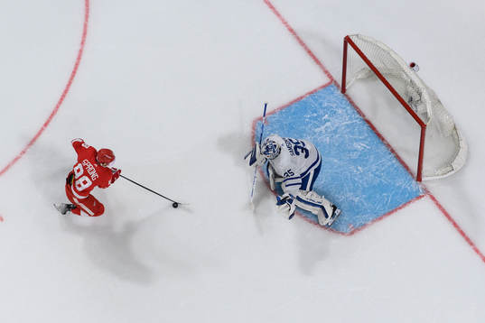Daniel Sprong of Detroit Red Wings scores 0-1