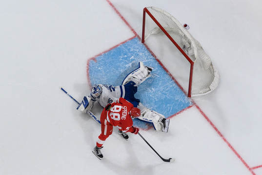 Daniel Sprong of Detroit Red Wings scores 0-1