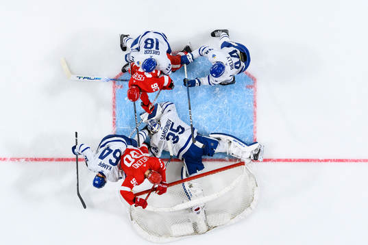 David Kampf, Noah Gregor, goalkeeper Ilya Samsonov and