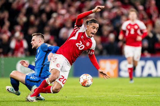 Yussuf Poulsen of Denmark and Timi Elsnik of Slovenia