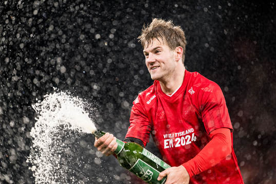 Joachim Andersen of Denmark celebrates