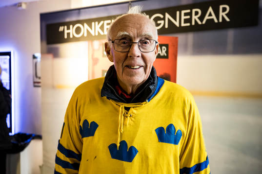 Leif Honken Holmqvist innan ishockeymatchen i