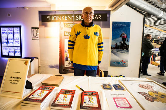 Leif Honken Holmqvist innan ishockeymatchen i